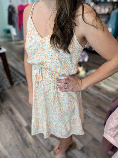 Peach Floral V-Neck Tiered Sleeveless Dress - Rose Grace Boutique 